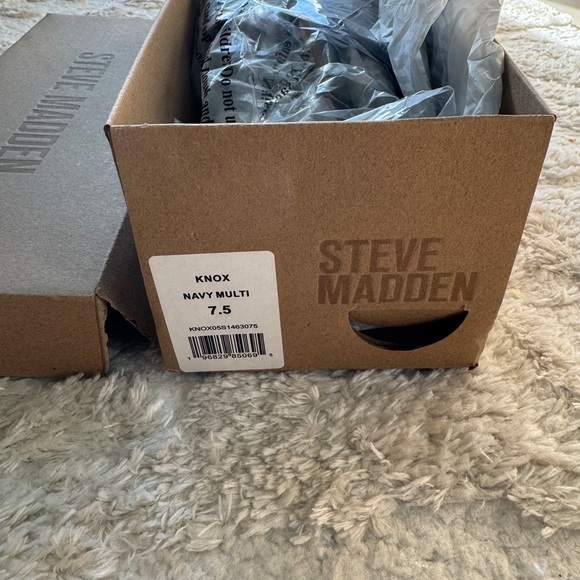 Steve Madden Knox navy multi sandals. Never worn. Original packaging. - Picture 6 of 9